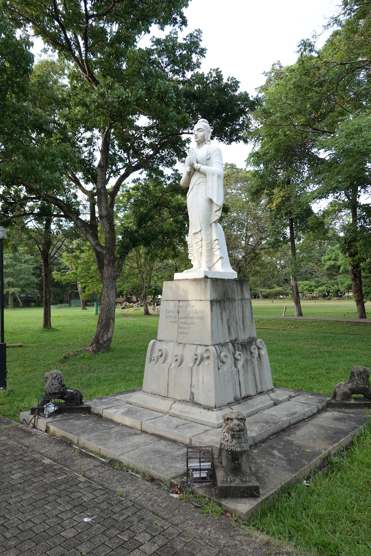 Queen Viharamahadevi Statue